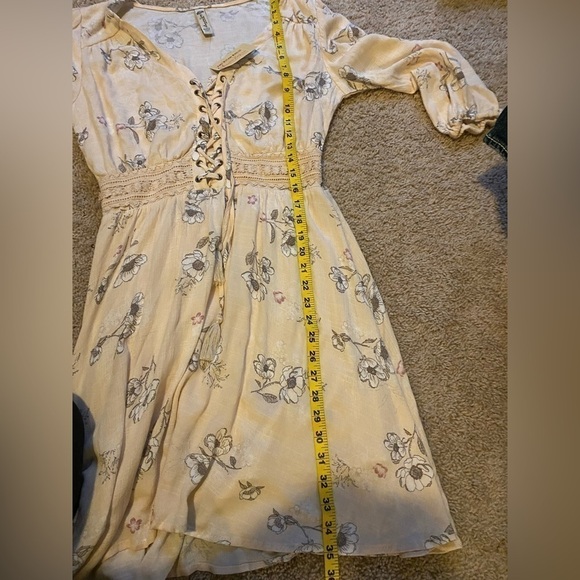 AMERICAN Rag Long Sleeve Lace Up Bodice Floral Dress in Cream size s - Picture 5 of 8